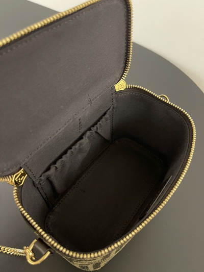 フェンディバッグ角部分ディテール